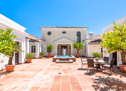 VILLA FANTÁSTICA EN VENTA EN BENAHAVIS