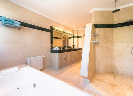 VILLA FANTÁSTICA EN VENTA EN BENAHAVIS