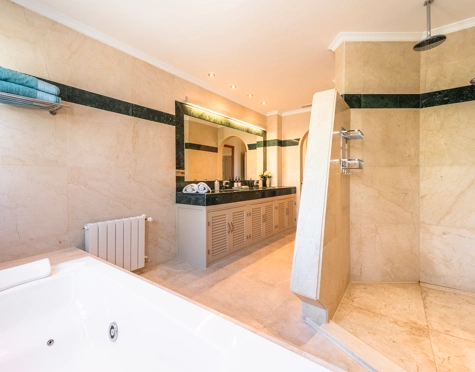 Villa for sale in Monte Mayor, Benahavis