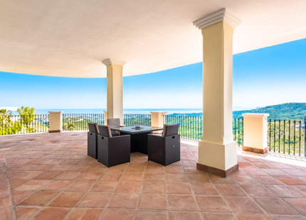 VILLA FANTÁSTICA EN VENTA EN BENAHAVIS