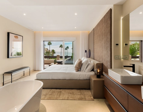 Apartment for sale in Bahía del Velerín, Estepona East
