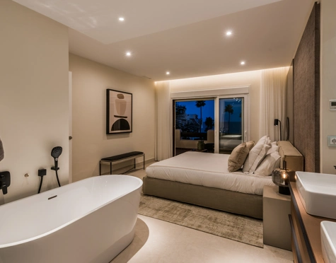 Apartment for sale in Bahía del Velerín, Estepona East