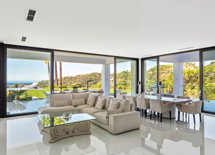 CONTEMPORARY VILLA IN LA ZAGALETA