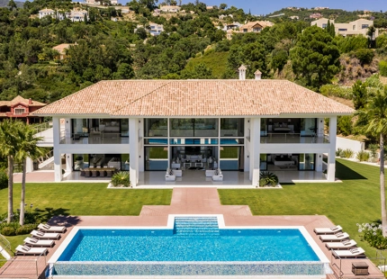 CONTEMPORARY VILLA IN LA ZAGALETA