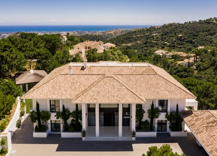 CONTEMPORARY VILLA IN LA ZAGALETA