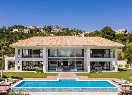 CONTEMPORARY VILLA IN LA ZAGALETA