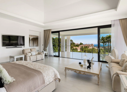 CONTEMPORARY VILLA IN LA ZAGALETA