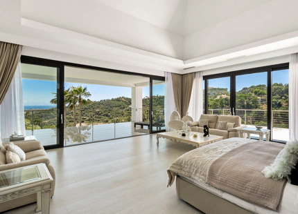CONTEMPORARY VILLA IN LA ZAGALETA