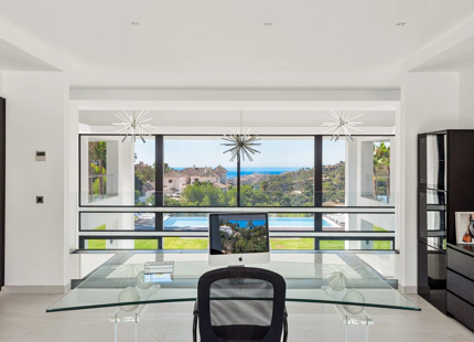 CONTEMPORARY VILLA IN LA ZAGALETA