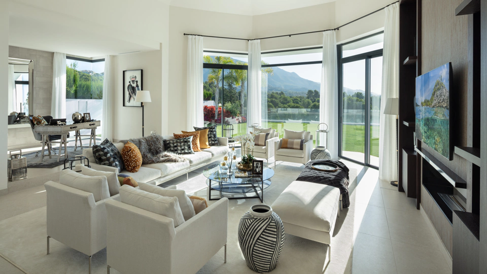 Villa for sale in Aloha, Nueva Andalucia