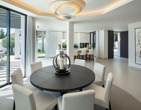 Villa for sale in Aloha, Nueva Andalucia