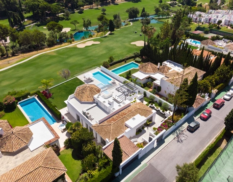 Villa for sale in Aloha, Nueva Andalucia