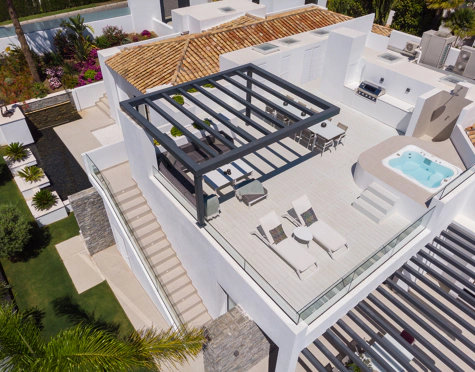 Villa for sale in Aloha, Nueva Andalucia