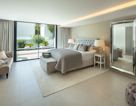 Villa for sale in Aloha, Nueva Andalucia