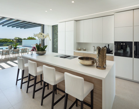 Villa for sale in Aloha, Nueva Andalucia