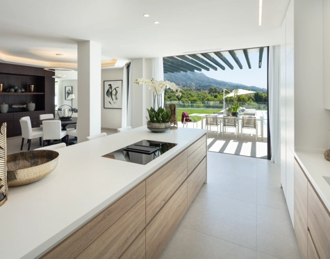 Villa for sale in Aloha, Nueva Andalucia
