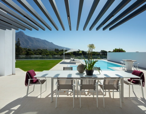 Villa for sale in Aloha, Nueva Andalucia