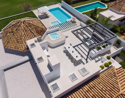 Villa for sale in Aloha, Nueva Andalucia