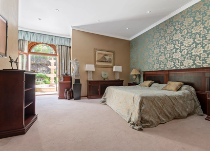 IMPRESSIVE MANSION FOR SALE IN LA ZAGALETA