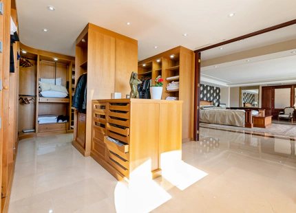 IMPRESSIVE MANSION FOR SALE IN LA ZAGALETA