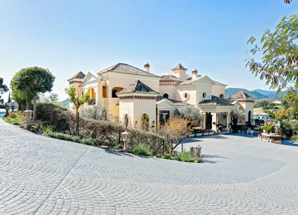 IMPRESSIVE MANSION FOR SALE IN LA ZAGALETA