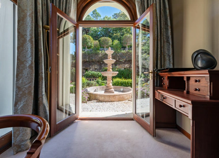 IMPRESSIVE MANSION FOR SALE IN LA ZAGALETA