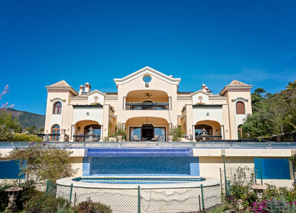 IMPRESSIVE MANSION FOR SALE IN LA ZAGALETA
