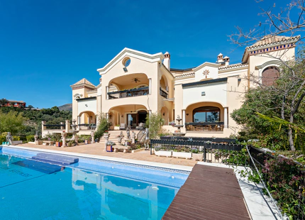 IMPRESSIVE MANSION FOR SALE IN LA ZAGALETA