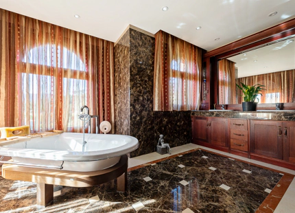 IMPRESSIVE MANSION FOR SALE IN LA ZAGALETA