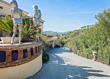 IMPRESSIVE MANSION FOR SALE IN LA ZAGALETA