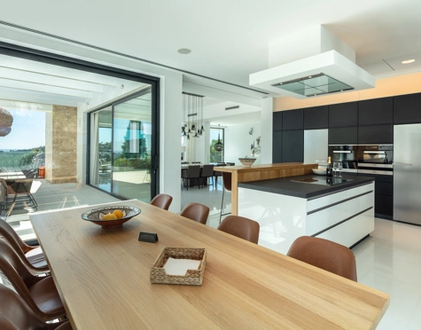 Villa en venta en Nueva Andalucia, Marbella