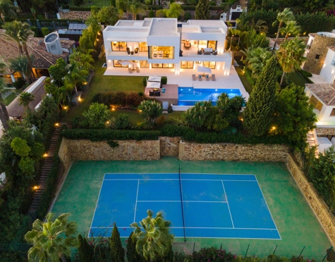 Villa en venta en Nueva Andalucia, Marbella
