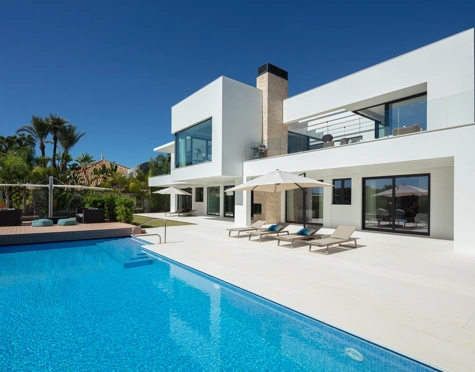 Villa en venta en Nueva Andalucia, Marbella