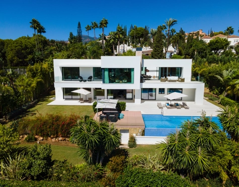 Villa en venta en Nueva Andalucia, Marbella
