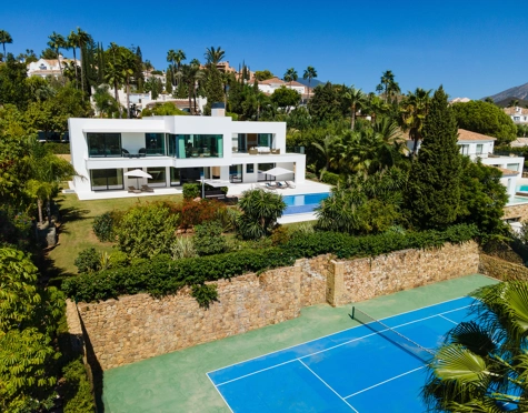 Villa en venta en Nueva Andalucia, Marbella