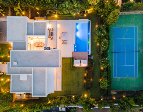 Villa en venta en Nueva Andalucia, Marbella