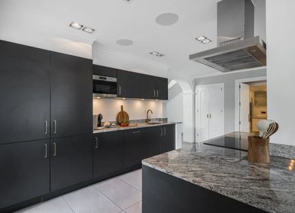 CHALET MODERNO EN VENTA EN NUEVA ANDALUCIA