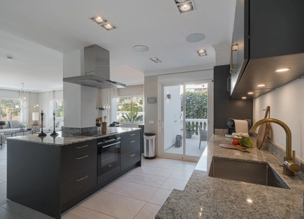 CHALET MODERNO EN VENTA EN NUEVA ANDALUCIA