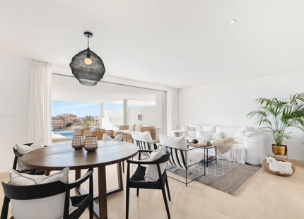 APARTAMENTO DE ALTA GAMA UBICADO EN HERMOSA COMUNIDAD CERRADA