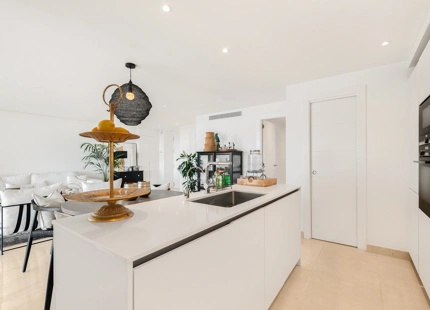 APARTAMENTO DE ALTA GAMA UBICADO EN HERMOSA COMUNIDAD CERRADA