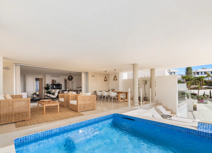 APARTAMENTO DE ALTA GAMA UBICADO EN HERMOSA COMUNIDAD CERRADA