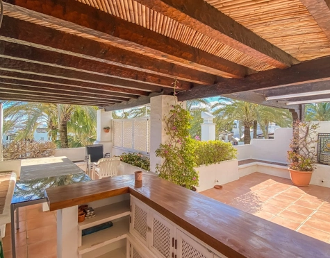 Penthouse for sale in Alcazaba Beach, Estepona East