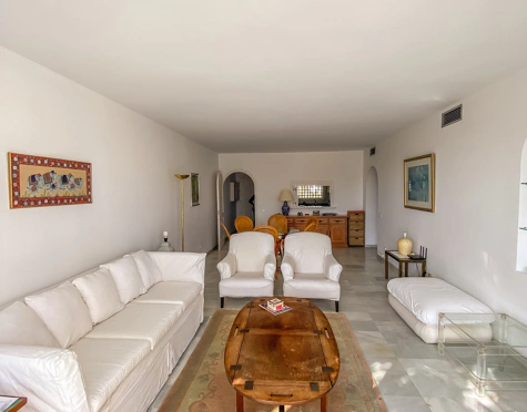 Penthouse for sale in Alcazaba Beach, Estepona East