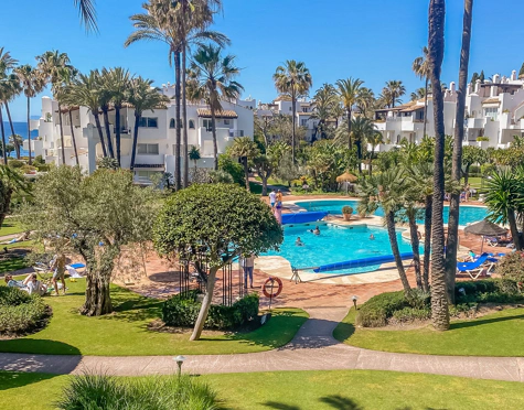 Penthouse for sale in Alcazaba Beach, Estepona East
