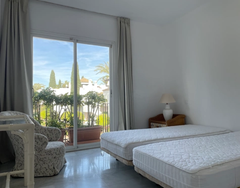 Penthouse for sale in Alcazaba Beach, Estepona East