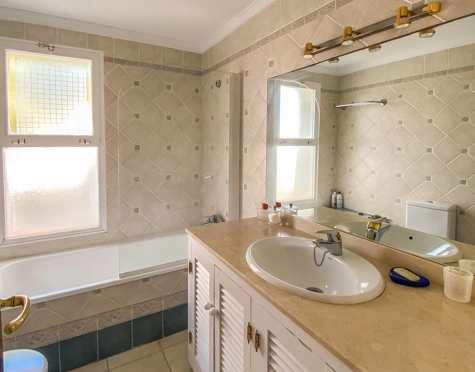 Penthouse for sale in Alcazaba Beach, Estepona East