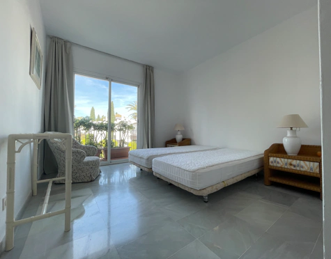 Penthouse for sale in Alcazaba Beach, Estepona East