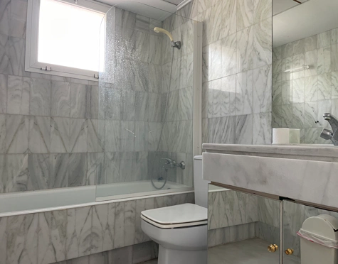 Penthouse for sale in Alcazaba Beach, Estepona East