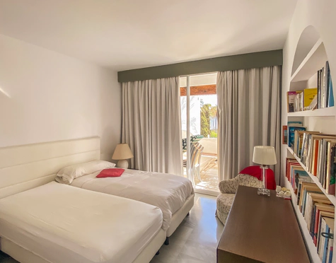 Penthouse for sale in Alcazaba Beach, Estepona East