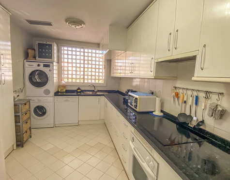 Penthouse for sale in Alcazaba Beach, Estepona East